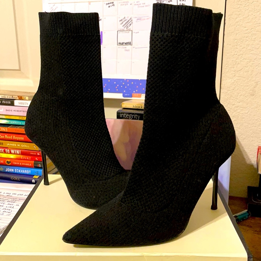 Zara Trafaluc limited edition. Excellent shape.